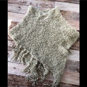 Simply Noelle poncho one size - euc